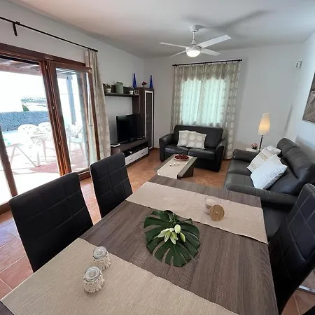 Semesterbostad Aloe 4 *